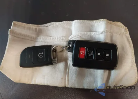 2017 Toyota Highlander Xle z USA, uszkodzony, nr VIN 5TDJZRFH4HS512025